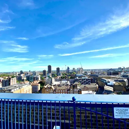 Central London 2 Bedrooms, Seperate Recption, Full Kitchen, Free Parking